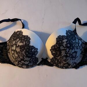 Victorias Secret Dream Angles Push-Up Bra size: 32DD